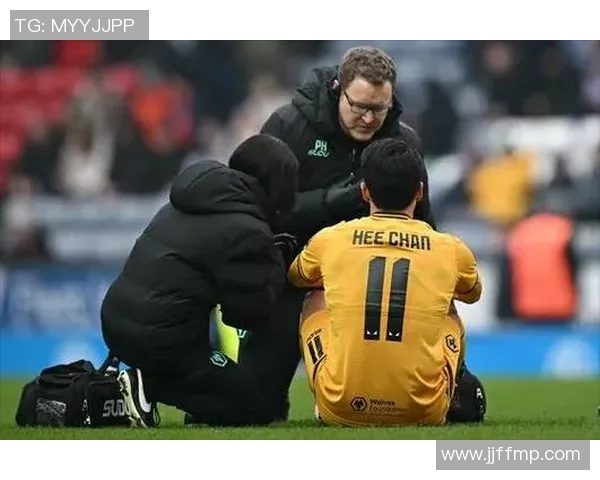 腿部受伤的足球明星如何克服困难重返赛场的励志故事