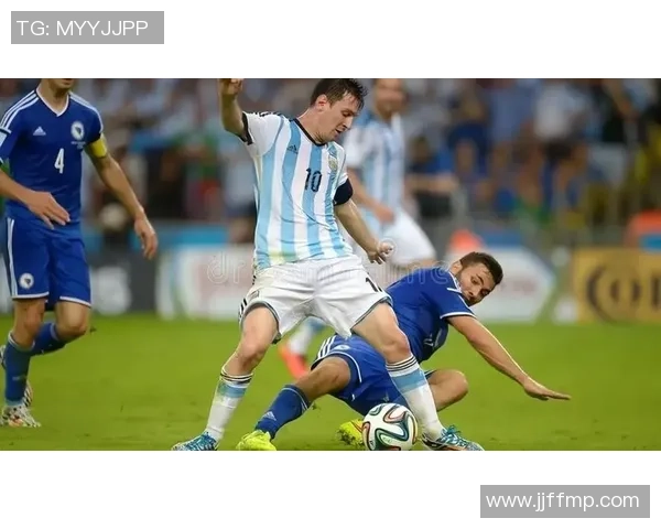 高清足球明星格子照片展示他的风采与魅力尽在其中